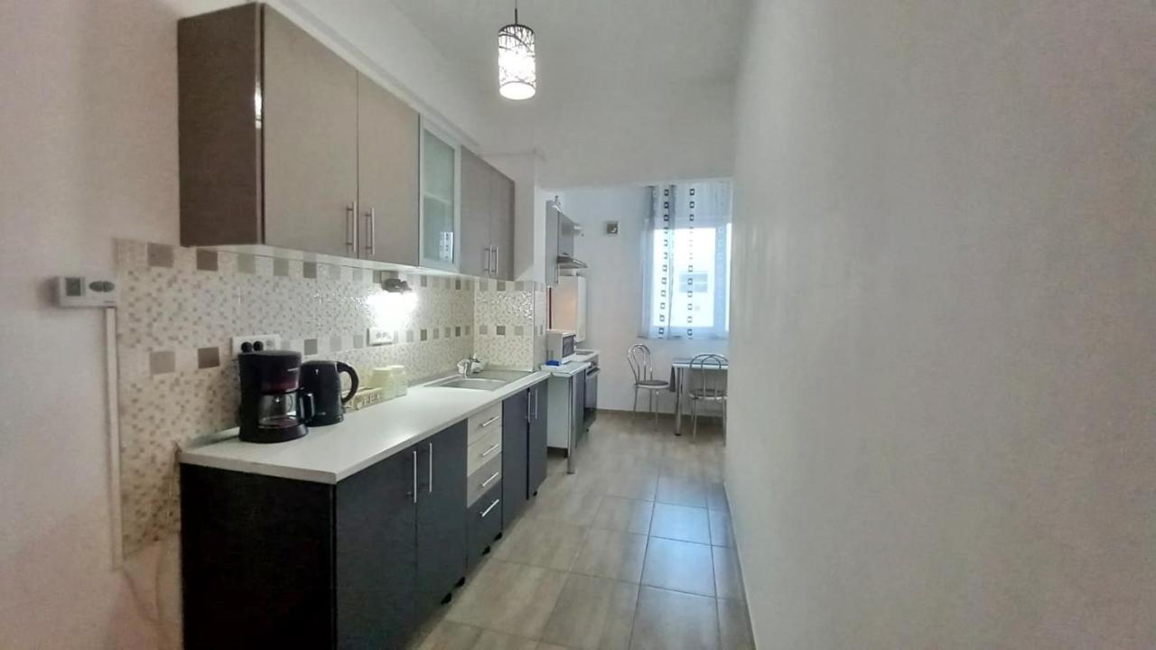 Black And White House Arad Extérieur photo